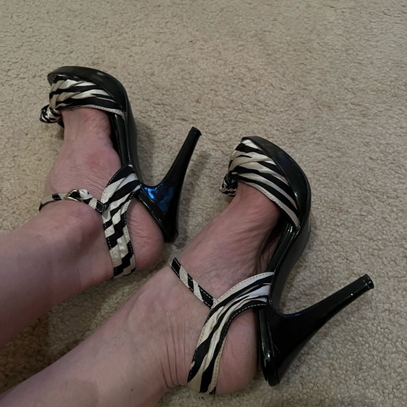 Black & White Satin Zebra Sandals - Picture 3 of 6